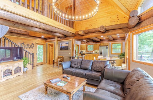 Almond Cabin | Fontana View 2 - Open Floor-plan with Two Master Suites