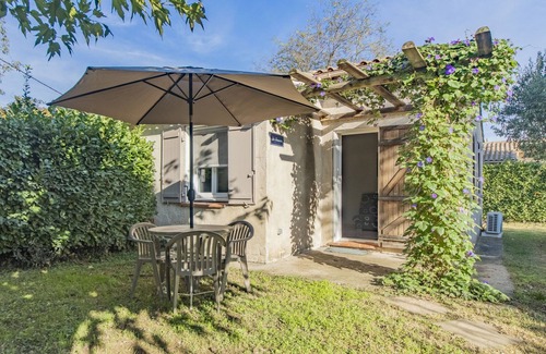 Raphele-les-Arles House | Fontenelle by Interhome