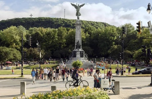 Little Italy Condo | Foodies crossroad: Mile End Plateau X Little Italy