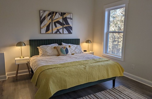 East Cobb House | Foosball Arcade Poker King Bed Near Battery