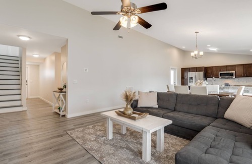 Hendersonville House | Foosball/Firepit/Fenced Yard/4 Min to Hendo/4 Beds