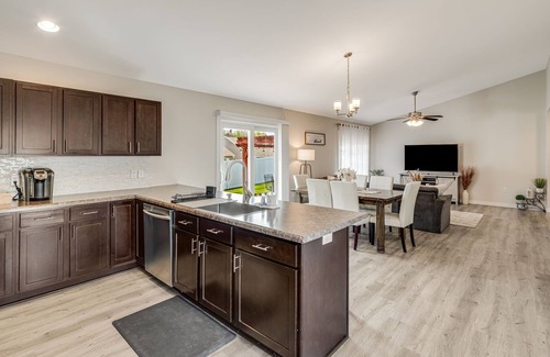 Hendersonville House | Foosball/Firepit/Fenced Yard/4 Min to Hendo/4 Beds