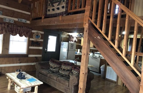 Rocky Grove Cabin | Foot of the Smokies, quiet wooded paradise. Gatlinburg Pigeon Forge