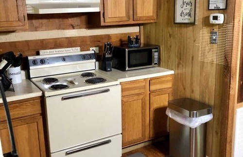 Rocky Grove Cabin | Foot of the Smokies, quiet wooded paradise. Gatlinburg Pigeon Forge