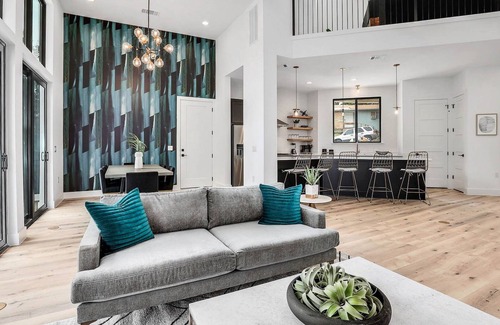 Riverside House | Football Fave - Pool, 5 Min to Downtown, Photo Op