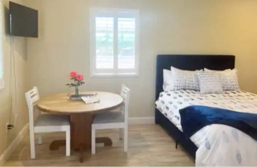 Newcastle Cottage | Foothills Cottage, 1 bedroom, 1 bath guest house.