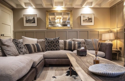 Hallington Villa | Footmans Cottage - Two Bedroom Villa, Sleeps 4