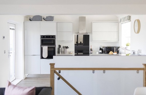 Westleigh House | Footsteps to the beach, enjoy seaviews & sunsets
