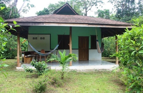 Cahuita House | For 5 persons - 300 m from the beach in a tropical garden with biotope.