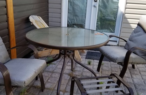 Northwest Calgary House | For a lady only Room in NW Calgary