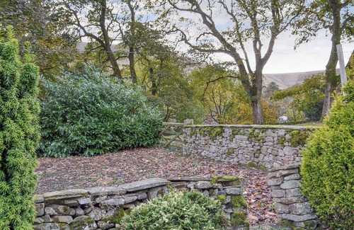 Peak District Cottage | For a relaxing country holiday or romantic break, this cosy cottage is ideal.