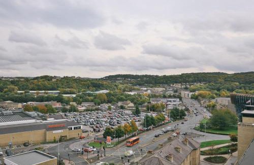 Huddersfield Apartment | For Students Only - Oldgate House in Huddersfield