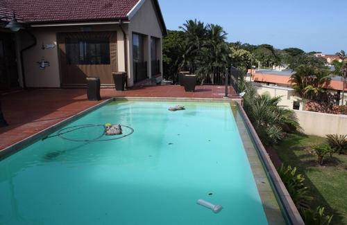 Uvongo House | FOR THE DISCERNING TRAVELER: LARGE 5 BEDROOM (11+ SLEEPER) WITH LAVISH DECOR