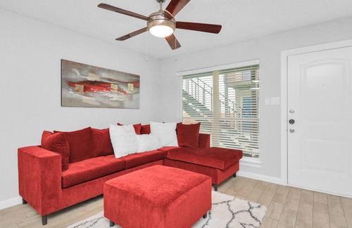 Brookhollow Apartment | For the Love of Red