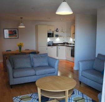 Newquay Apartment | For the Shore, Fistral Beach Newquay - 2 Bed 2 bath - Private Parking with garage for 2 vehicles