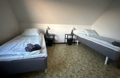 Torslanda House | For Workers 12 Beds - Volvo - Parking lot - All-inclusive