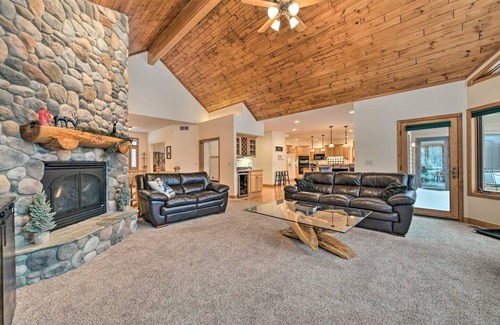 Bellaire House | Fore Seasons Lodge At Cedar River