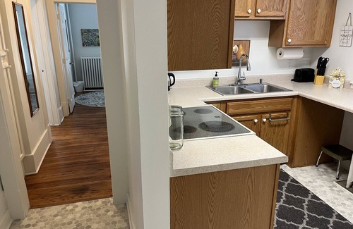 Des Moines Apartment | Forest Ave Historic Rutledge home 8 beds close to everything in the metro.