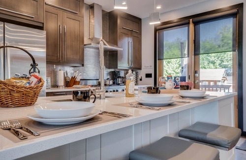 Northeast Edmonton House | Forest – Bright & Stylish Home w/King Bed + AC