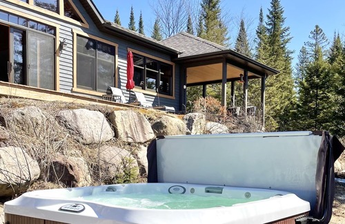 Sainte-Agathe-des-Monts Ski Chalet | Forest Chalet, by the *river*, hot tub*, *ski*, near Mont-Tremblant, 5 beds