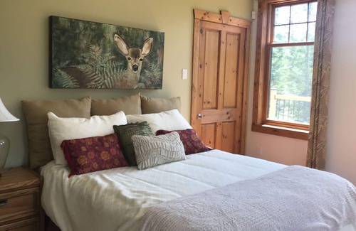 Sainte-Agathe-des-Monts Ski Chalet | Forest Chalet, by the *river*, hot tub*, *ski*, near Mont-Tremblant, 5 beds