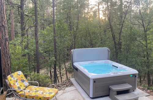 Groom Creek Cabin | Forest Cabin Hot Tub Groom Creek