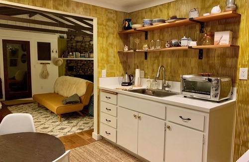 Carmel Cabin | Forest Cabin nestled in oak sanctuary between Valley Village and Carmel Beach