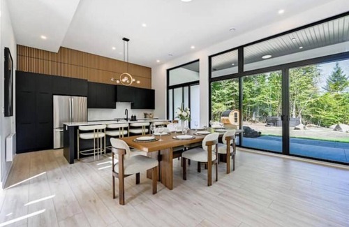 La Conception Ski Chalet | forest chalet Nideli| 4 ensuite bedrooms | SPA & Sauna | cozy backyard & bonfire