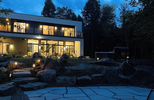 La Conception Ski Chalet | forest chalet Nideli| 4 ensuite bedrooms | SPA & Sauna | cozy backyard & bonfire