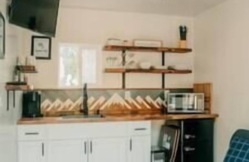 Grants Pass Cabin | Forest Cottage | Hot Tub, Outdoor Baths & Alpacas
