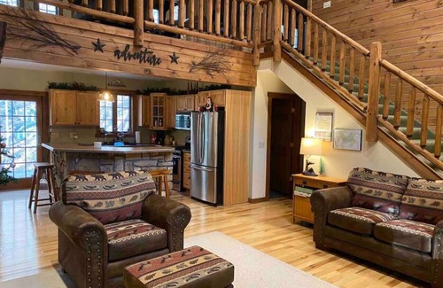 Confluence Apartment | Forest Creek Lodge · Stunning Secluded Stream Front Lodge w/Hot Tub