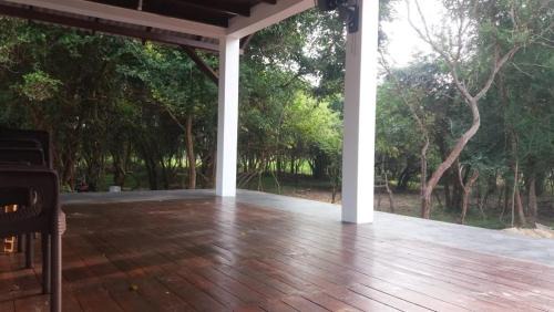 Nochchiyagama Hotel | Forest Edge Bungalow - Wilpattu