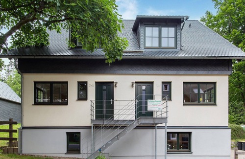Friedrichshoehe House | Forest Escape with Terrace