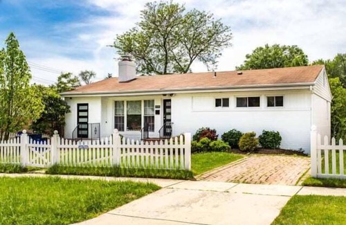 Silver Spring House | Forest Glen Silver Spring Gem - Parking
