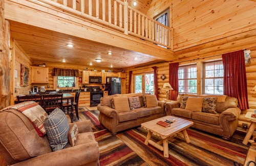Oakland Cabin | Forest Hideaway w/Fireplaces & Hot Tub