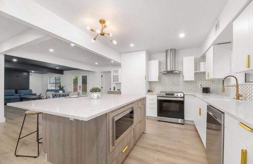 Dallas House | Forest Hill Family Hideaway- 4-Bed Retreat