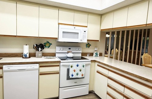 Grove City Apartment | Forest Park – 2BR with Pool, Tennis & Clubhouse