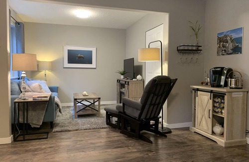 Langford House | Forest Retreat at Thetis Lake + Hot Tub + Sauna