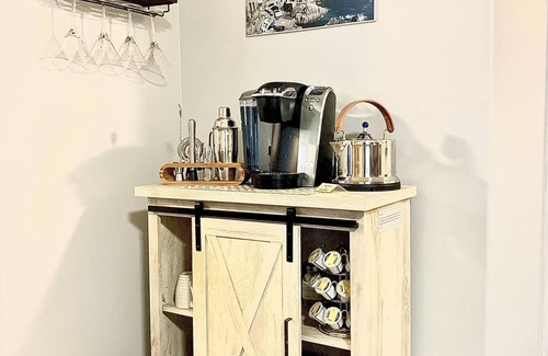 Langford House | Forest Retreat at Thetis Lake + Hot Tub + Sauna