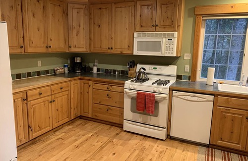 Ashford Cabin | Forest Retreat Cabin is meant for gathering. . . families, friends or business.Children welcome. Smell the fresh air! Inspire the fresh thinking! Private hot tub on back deck. BBQ, big deck, fabulous views