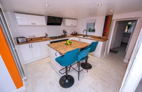 Port Talbot House | Forest Retreat Log Burner Dog Friendly Wifi