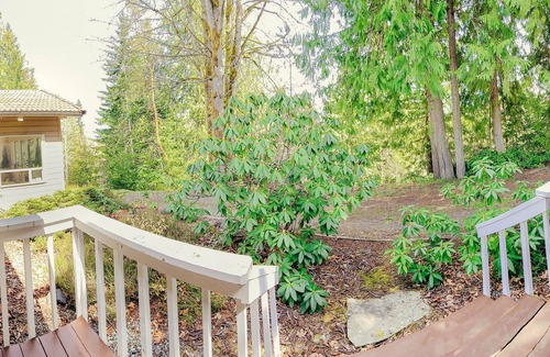 Port Angeles House | Forest Retreat ~ Pvt Creek Trail, 15 min to downtown