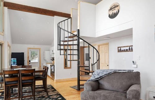 Elkton Cabin | Forest Ridge Cabin - Hot Tub +Wi-Fi +National Park