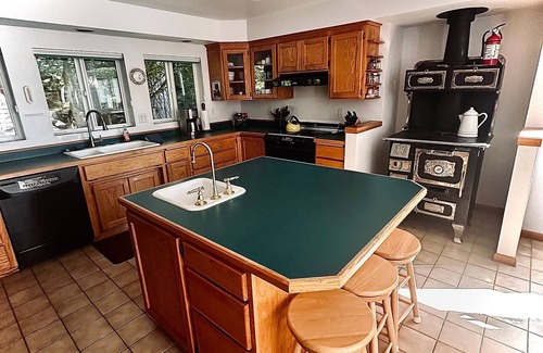 Coos Bay House | Forest Ridge Retreat- near Coos Bay, OR