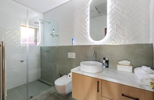 Greater Johannesburg Metropolitan Area Apartment | Forest Town Getaway close to the Parks