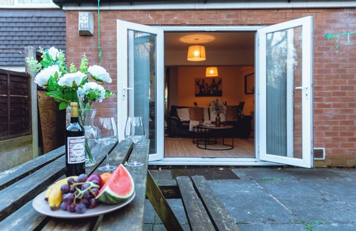 Didsbury House | Forest view Central Manchester -Didsbury Zen Sleeps 8