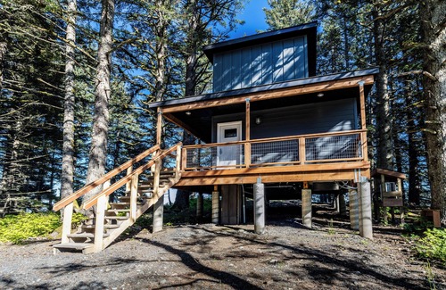 Chiniak Cottage | Forest View Cottage- Ocean Views from Private Balcony at Friends by the Ocean