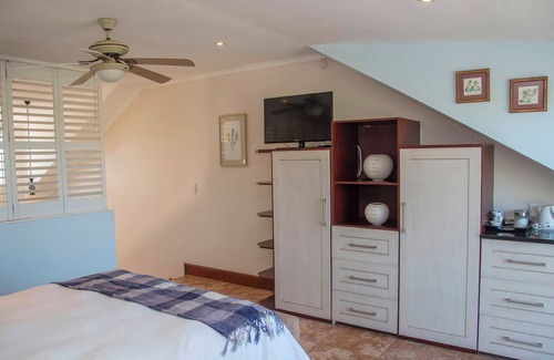 Knysna Villa | Forest View Pezula beautiful, 3 bedroom house equipped with inverter.