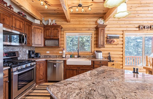 Meadow View Heights Cabin | Forest View Retreat 4 BDRM 3.5 Bths, fantastic views, Wood burning fireplace