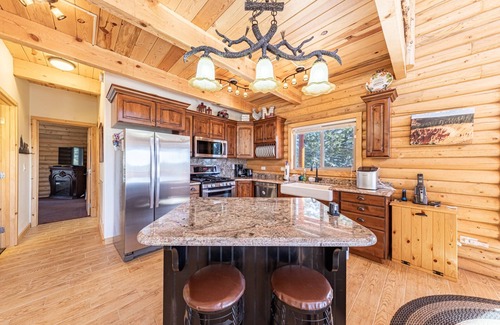 Meadow View Heights Cabin | Forest View Retreat 4 BDRM 3.5 Bths, fantastic views, Wood burning fireplace